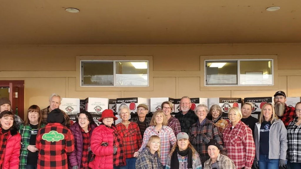People standing in front of the Yakima Rotary Food bank