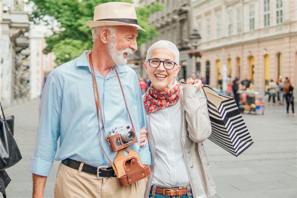 retired couple shopping