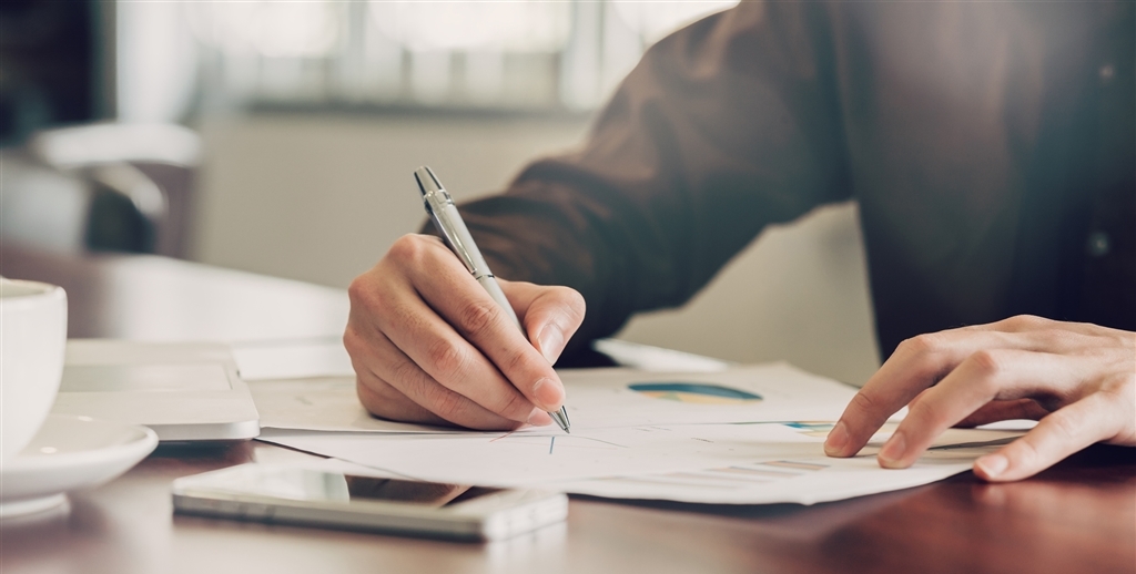 business owner filling out business loan application