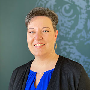 Lora Linn headshot